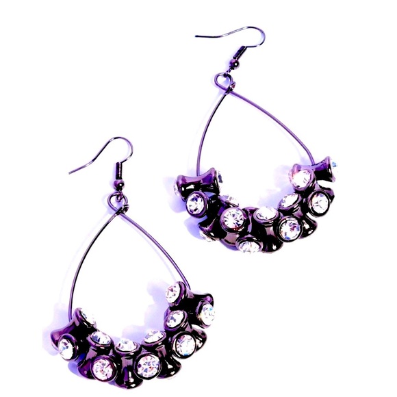 🔥⚫️🔥  STUNNING❗️PAPARAZZI “COURAGEOUS CHANDELIER” BLACK EARRINGS❗️🔥⚫️🔥 - Picture 3 of 5